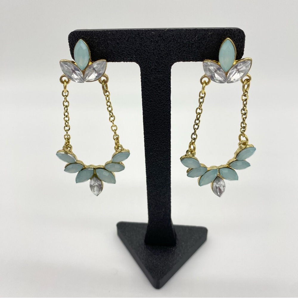 Elegant Fashion Earrings - Picture 2 of 3